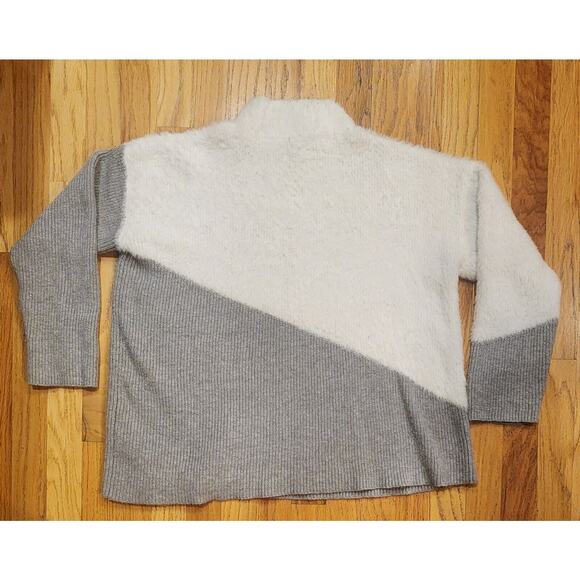 Vince Camuto Womens White Gray Asymmetric Sweater Blouse Long Sleeve size Large - Picture 2 of 10